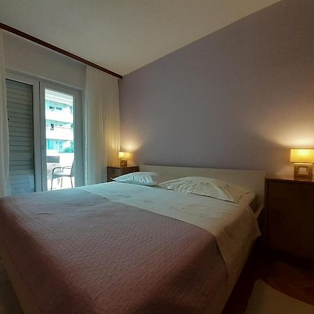 Apartmani Mouse Omis Ruang foto